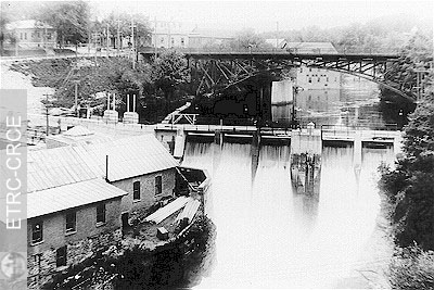 Le pont au-dessus de la rivière Magog, sur la rue Wolfe à Sherbrooke, dans les Cantons de l'Est