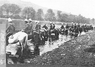 Unité de la milice montée abreuvant leurs chevaux dans la rivière St-François près de Sherbrooke