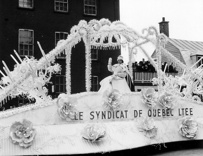 Char allégorique de la reine lors du Carnaval de Québec
