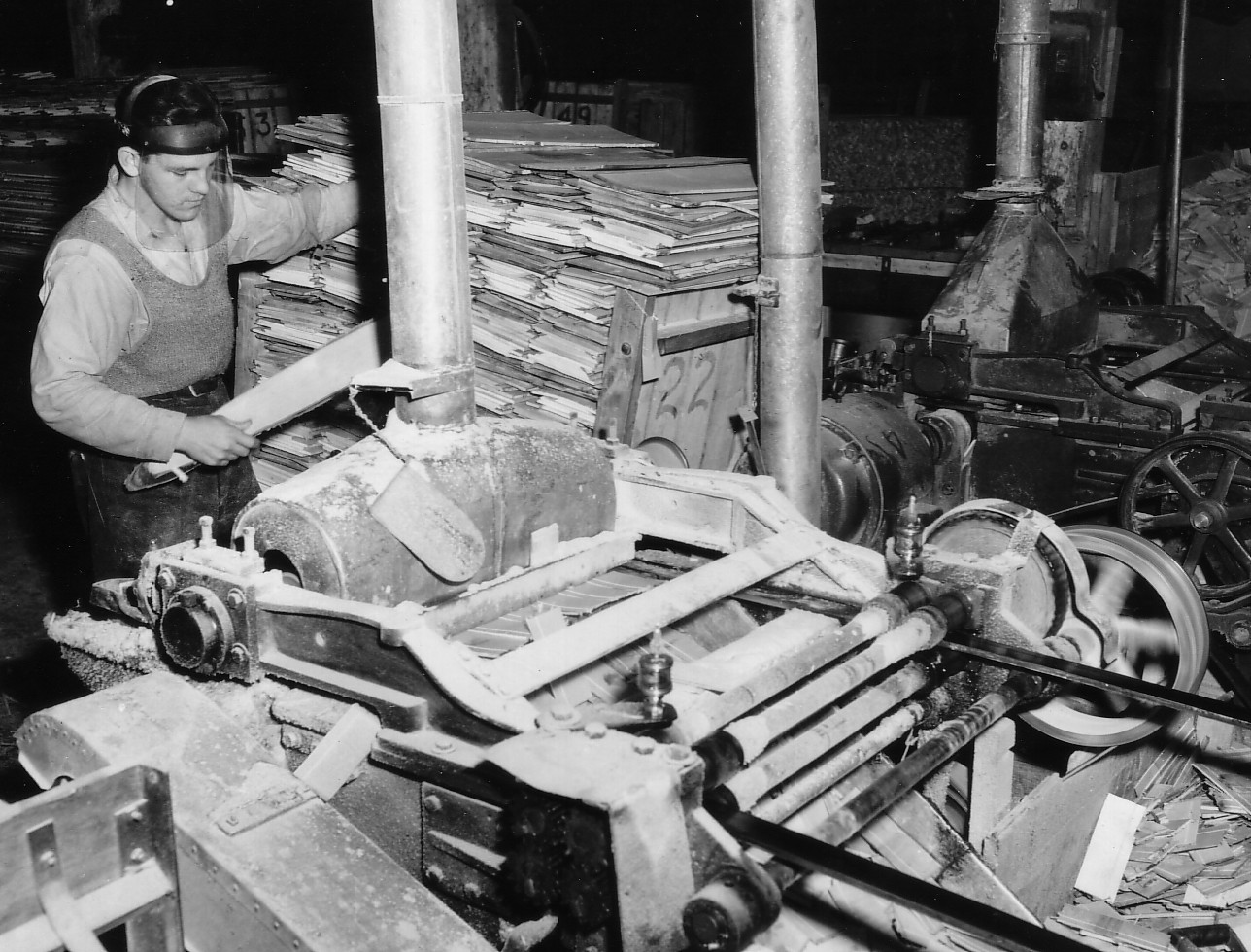 La fabrication des épingles à linge aux Industries Baribeau inc. à Lévis