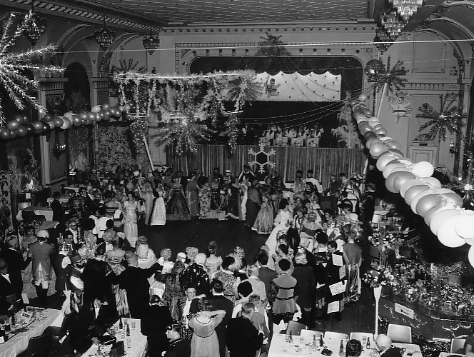 Aspect de la salle de bal au Château Frontenac, lors du bal de la régence, à l'occasion du Carnaval de Québec