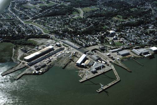 Vue aérienne du chantier maritime de Lévis dans la région de Chaudière-Appalaches, 2001