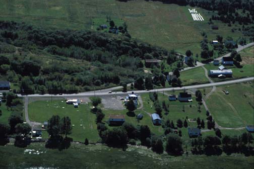 Vue aérienne du chemin des Pionniers Ouest dans la municipalité de St-Ignace dans la région de Chaudière-Appalaches, 2001