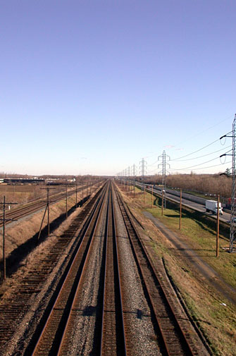 Les rails du Canadien National (CN) en direction Est