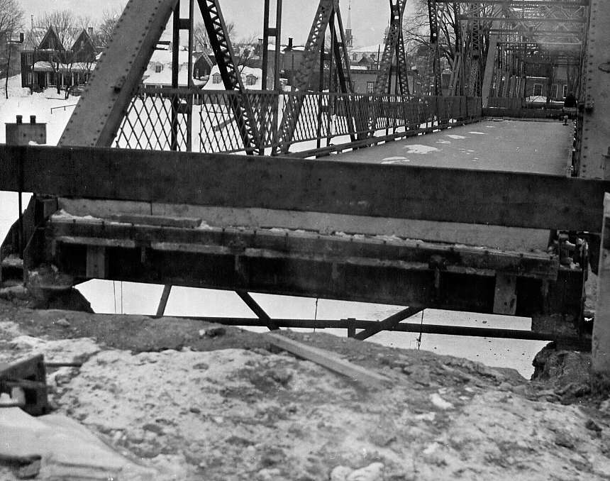 Pont en construction (1946)