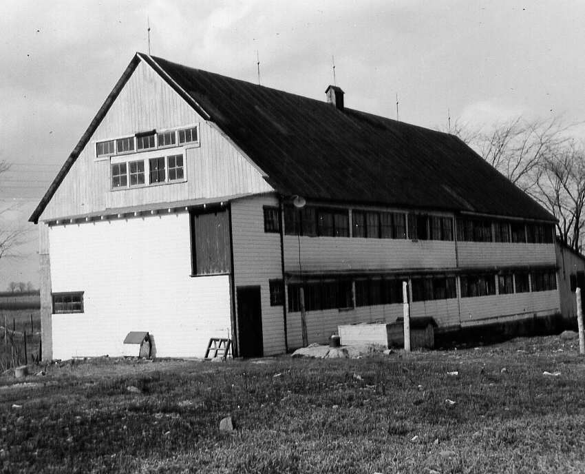 Bâtiments de l'entreprise avicole de M. Réal Lécuyer de St-Eustache en 1947