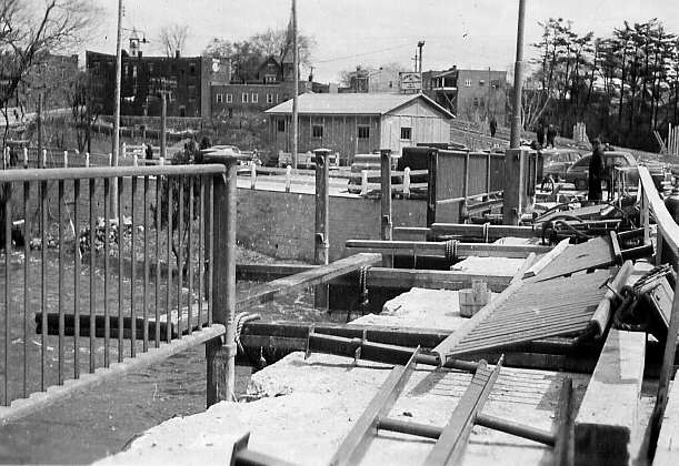 Pont sur la rivière Lièvre à Buckingham en 1947