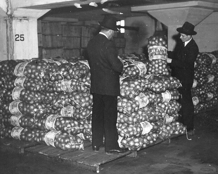 Arrivée des légumes aux entrepôts de Montréal, 1947