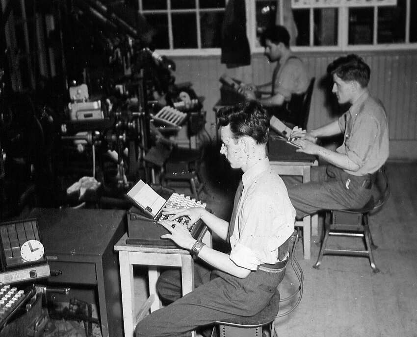 En 1947, étudiants à L'École des Arts graphiques de Montréal  travaillant à la dactylo 