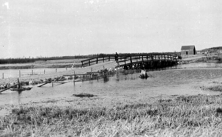 Pont sur le ruisseau Panache dans le canton de Louvicourt en Abitibi-Est en 1947