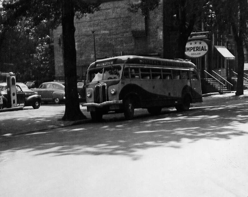 Autobus sur la rue Peel à Montréal en 1947