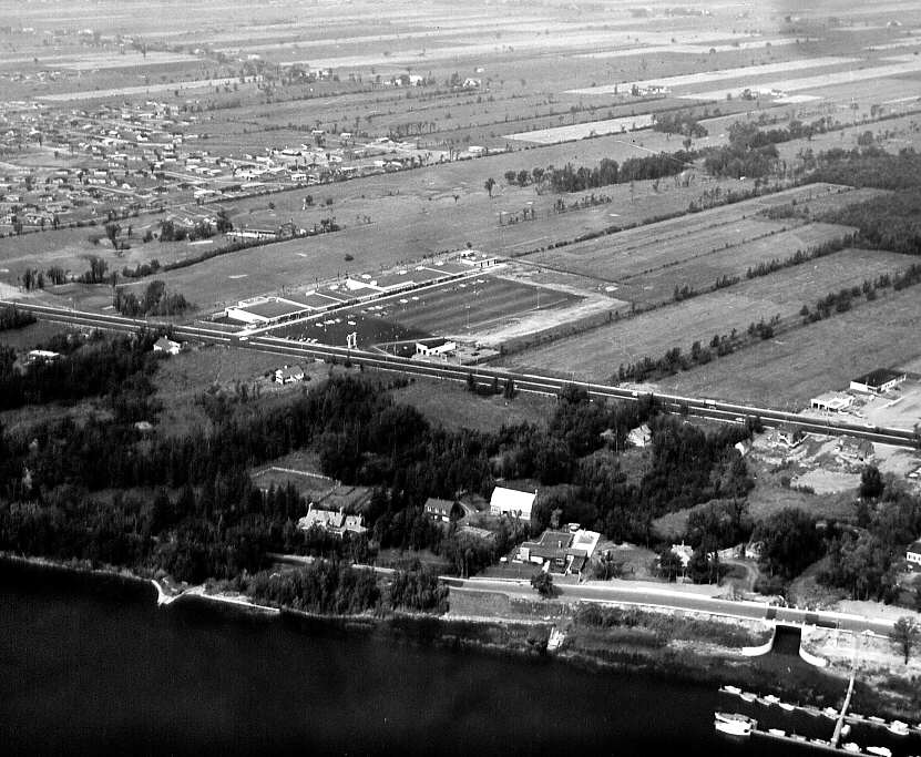 Photographie aérienne de la route 9 à diverses intersections entre Drummondville et St-Hyacinthe en 1961 (3)