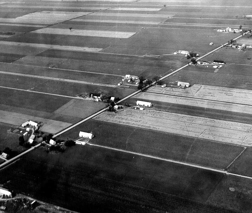 Photographie aérienne de la route 9 à diverses intersections entre Drummondville et St-Hyacinthe en 1961 (5)