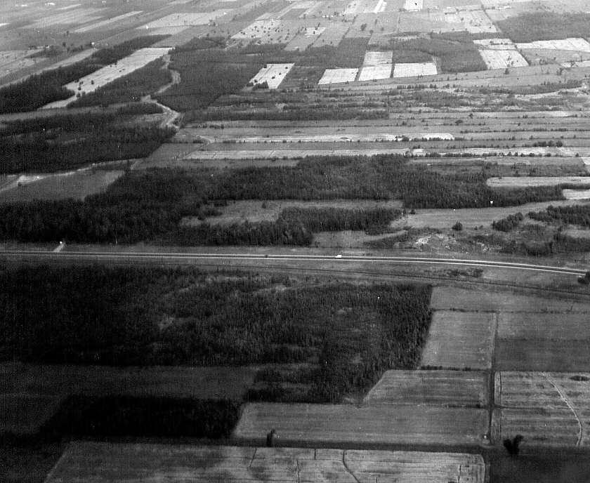 Photographie aérienne de la route 9 à diverses intersections entre Drummondville et St-Hyacinthe en 1961 (6)