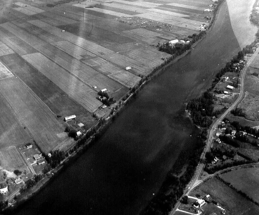 Photographie aérienne de la route 9 à diverses intersections entre Drummondville et St-Hyacinthe en 1961 (8)
