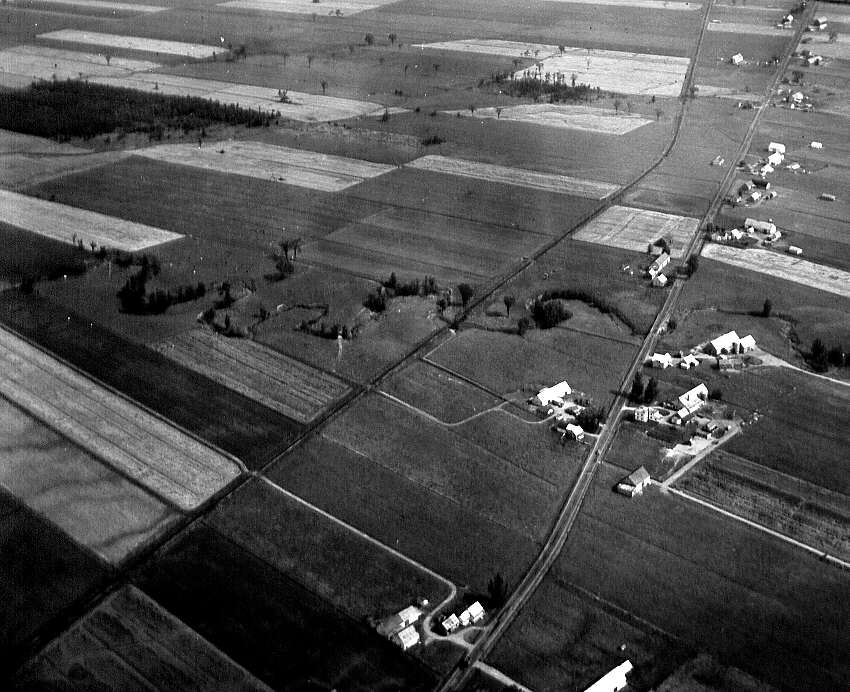Photographie aérienne de la route 9 à diverses intersections entre Drummondville et St-Hyacinthe en 1961 (9)