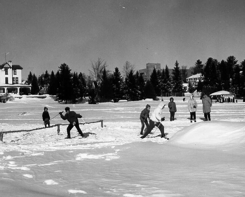 Ski de fond lors du carnaval d'hiver de Ste-Agathe en 1962