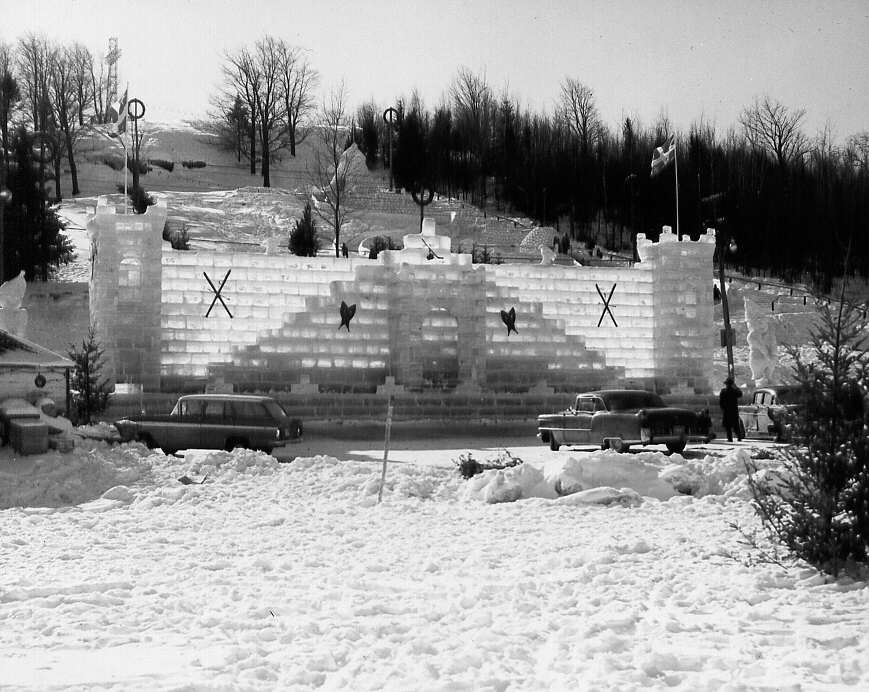 Palais de glace du carnaval d'hiver de Ste-Agathe en 1962