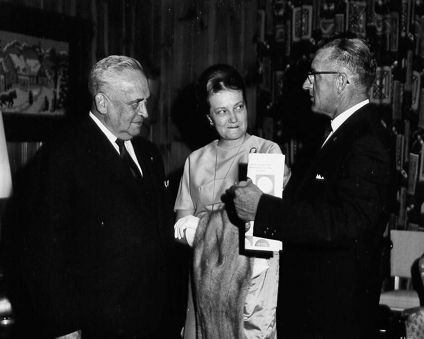 Réunion des membres du Club Richelieu Rouyn-Noranda lors de l'exposition de Rouyn en 1962