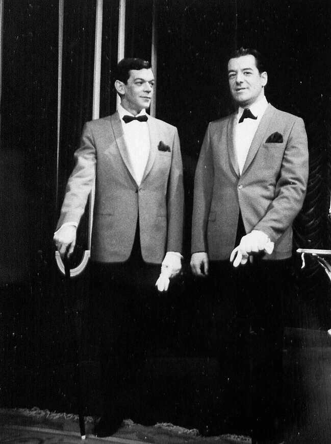 À Montréal en 1965, photographie montrant les comédiens ayant participé au téléthéâtre Le Misanthrope. Nous pouvons voir ici Edgar Fruitier et Gaétan Labrèche