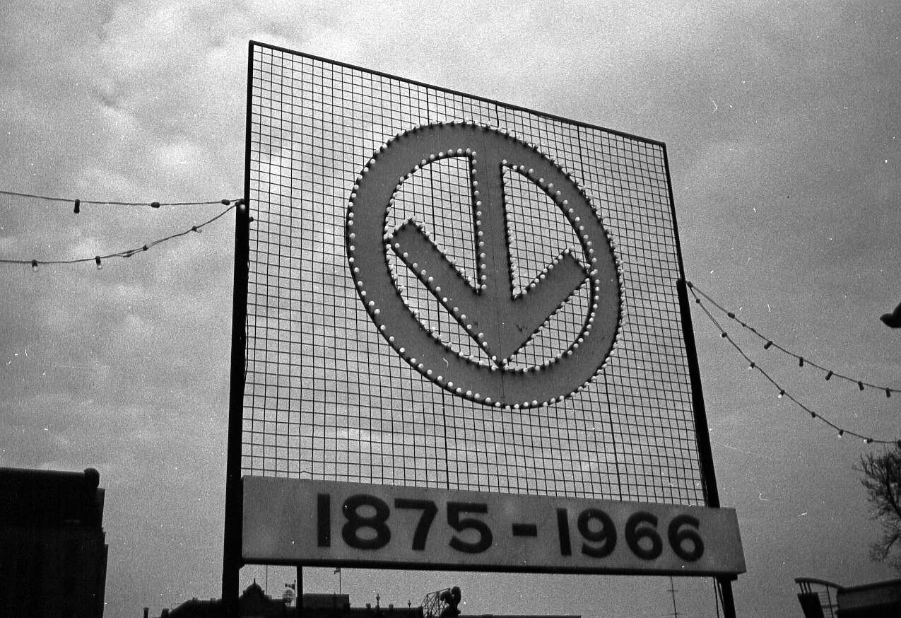 Affiche lumineuse annonçant le métro de Montréal lors de son inauguration en 1966