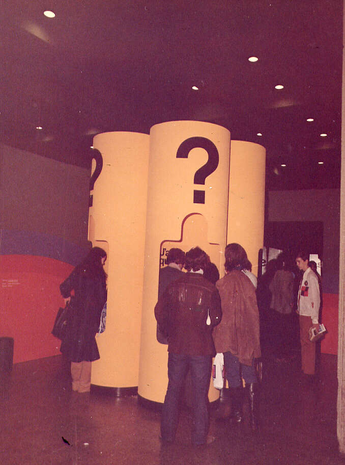 Stand d'information au Salon de l'avenir à la Place Bonaventure de Montréal en 1971