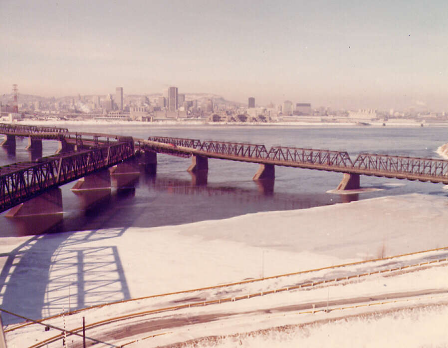 Pont Victoria et la ville de Montréal en arrière-plan, 1973
