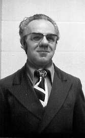 Un membre du Conseil scolaire de Montréal à l'école Georges-Vanier, 1973