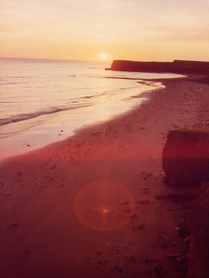 Coucher de soleil et plage aux Îles de la Madeleine, 1975