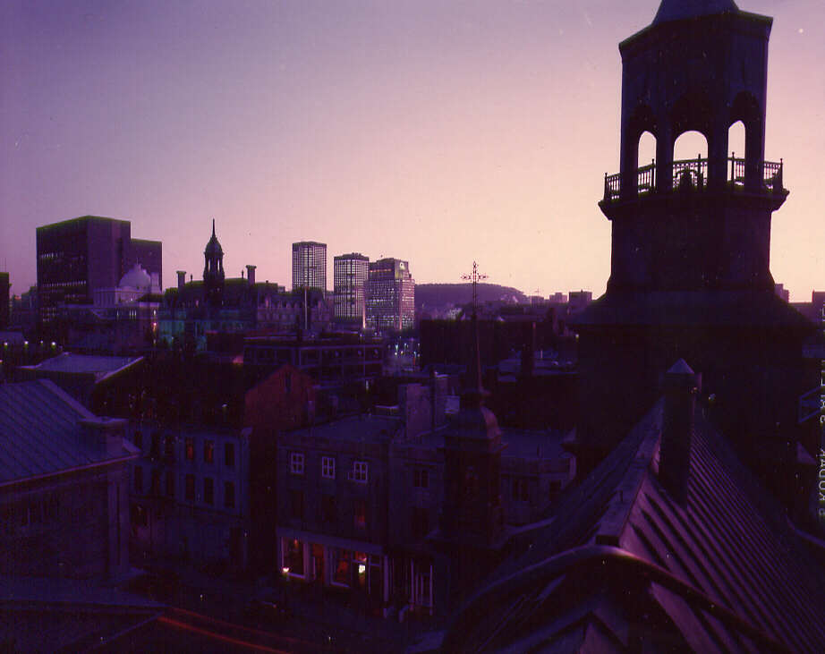 Vue du Vieux-Montréal le soir, 1976