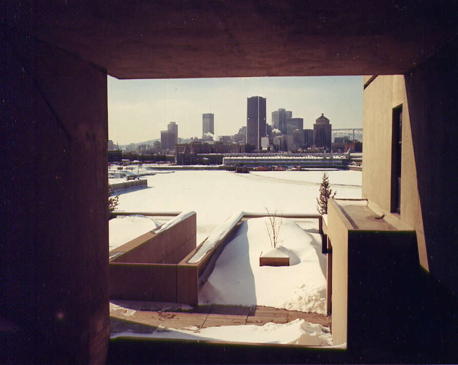 Vue de Montréal à partir du complexe résidentiel Habitat 67, 1976