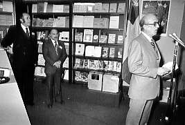 Semaine du cinéma québécois avec Charles Dubé, le sous-ministre Frigon et le ministre des Affaires culturelles, Louis O'Neil au Cinéma Fleur de lys, Montréal, 1977