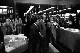 Inauguration de la librairie de l'Éditeur officiel du Québec au Complexe Desjardins à Montréal, 1977