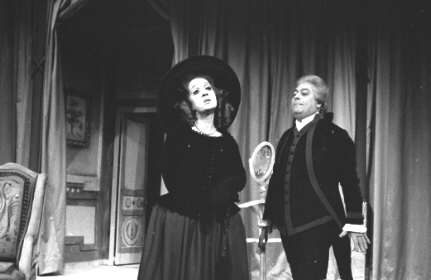 Les comédiens Guy Offman et Denise Morelle dans la pièce «Le mariage de Figaro» de Beaumarchais, présentée au TNM