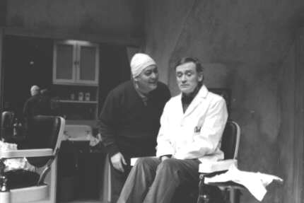 Les comédiens Guy Offman et Jean-Louis Roux, dans la pièce «L'escalier» de Charles Dyer, présentée au TNM