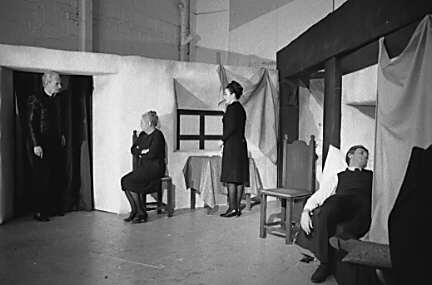 Une scène de la pièce «Le malentendu» de Albert Camus, présentée au théâtre Le Rideau vert