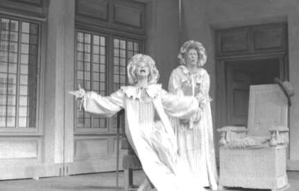 Une scène de la pièce «Les précieuses ridicules» de Molière, présentée au TNM