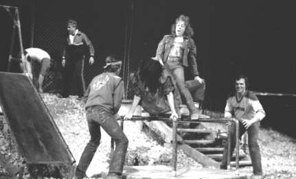 Une scène de la pièce «La statue de fer» de Guy Cloutier, présentée au TNM